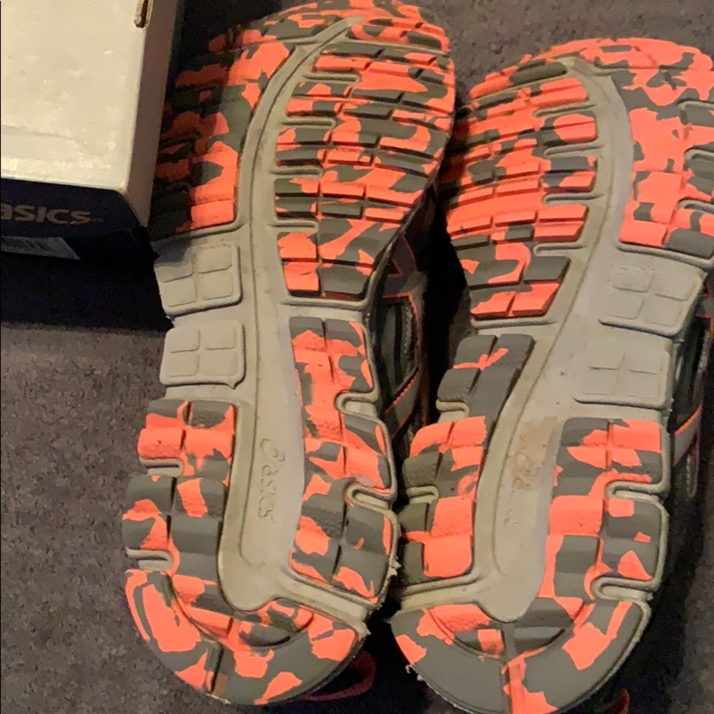 Women’s ASICS - Picture 3 of 13